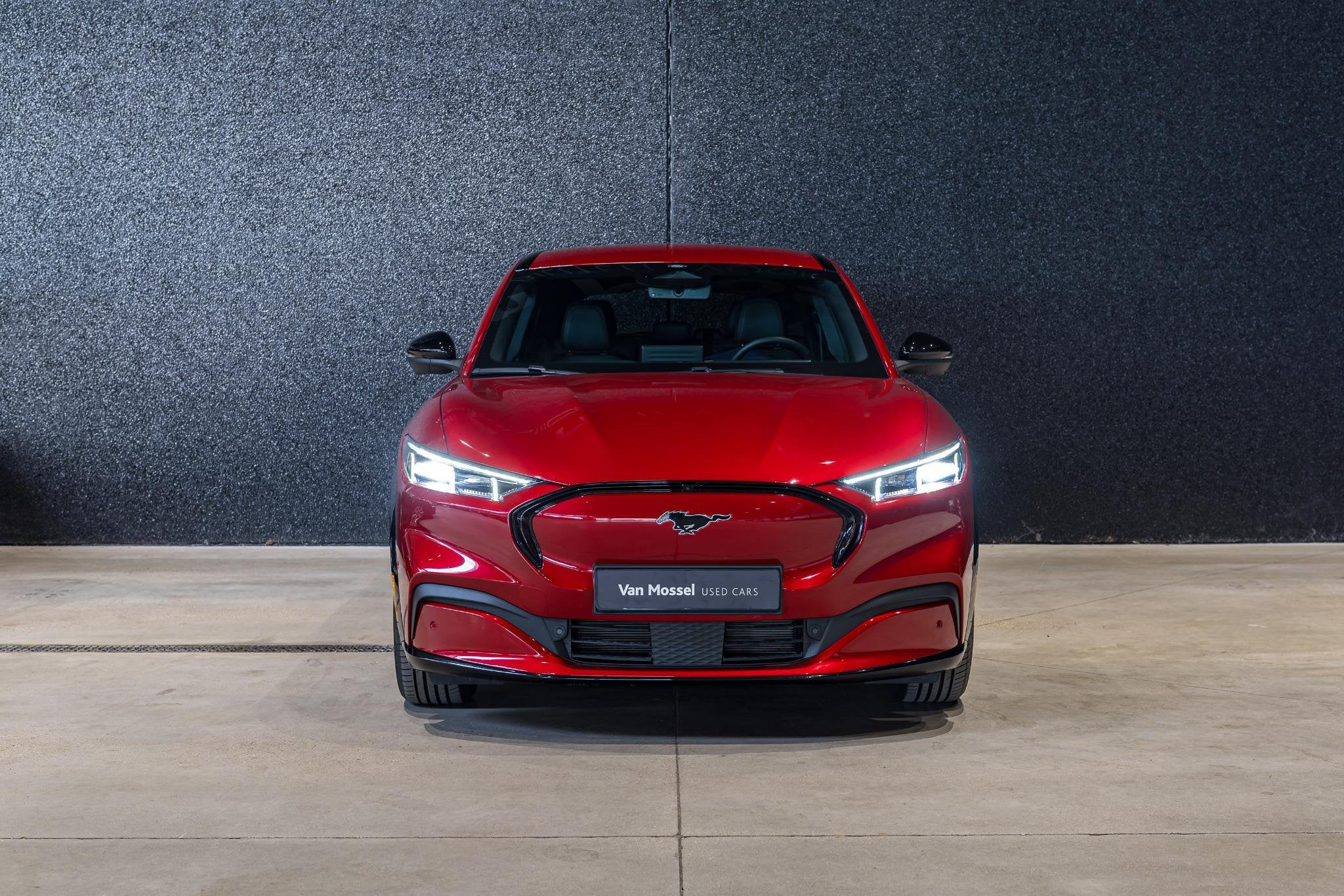 Ford Mustang Mach-E 76kWh 198kW Standard Range AWD, Rouge, Achat, Entreprise, 5 places