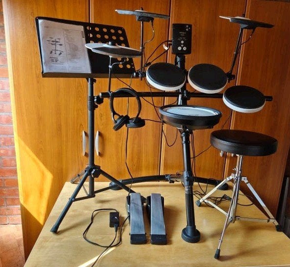 Roland TD-1KV drumstel met kruk, standaard en hoofdtelefoon, Musique & Instruments, Batteries & Percussions, Roland, Électronique