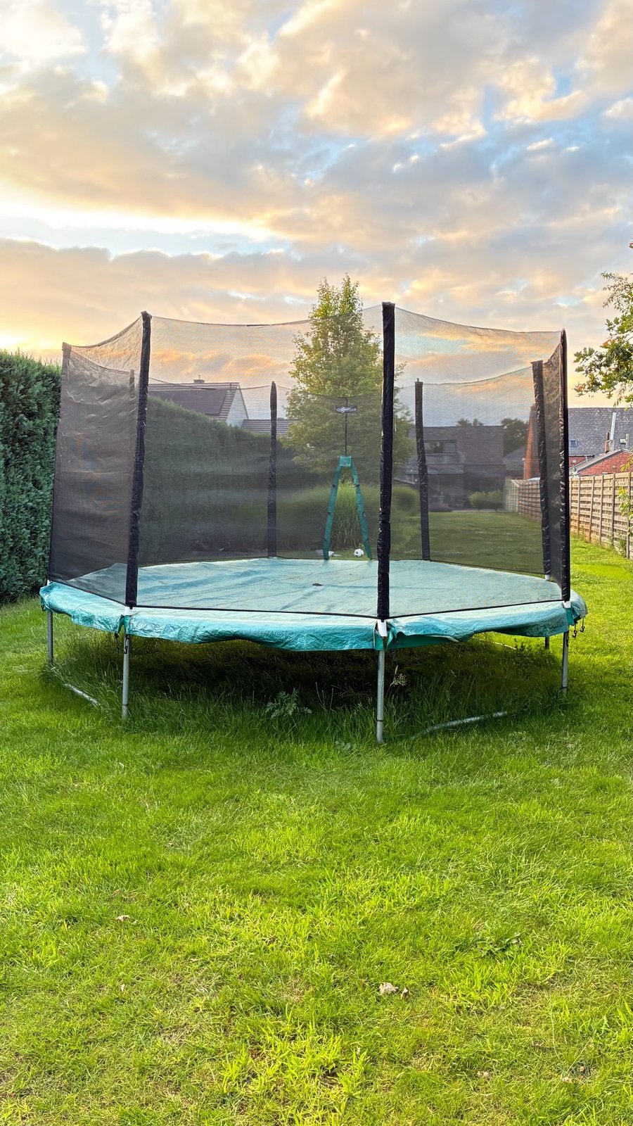 Grote trampoline met veiligheidsnet+afdekzeil+trapje, Ophalen, Gebruikt