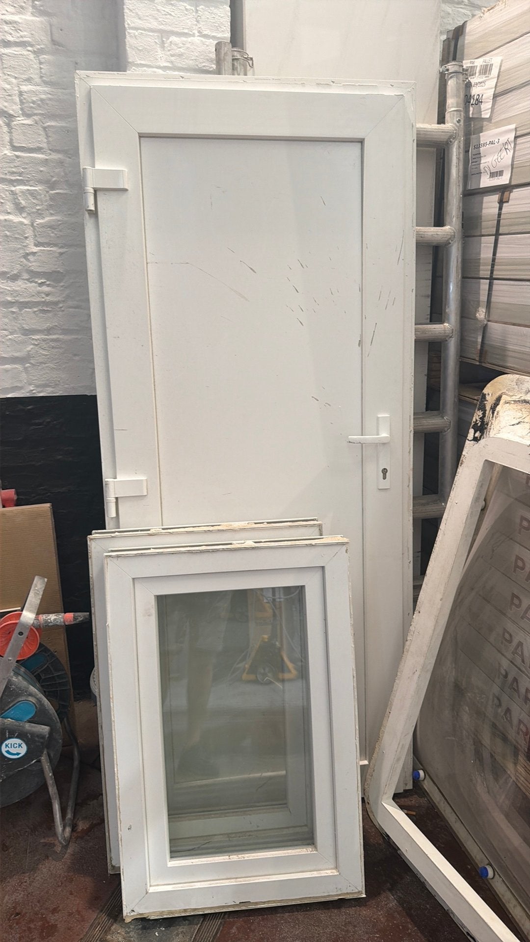 1 porte et 2 fenêtres pvc, Enlèvement, Comme neuf