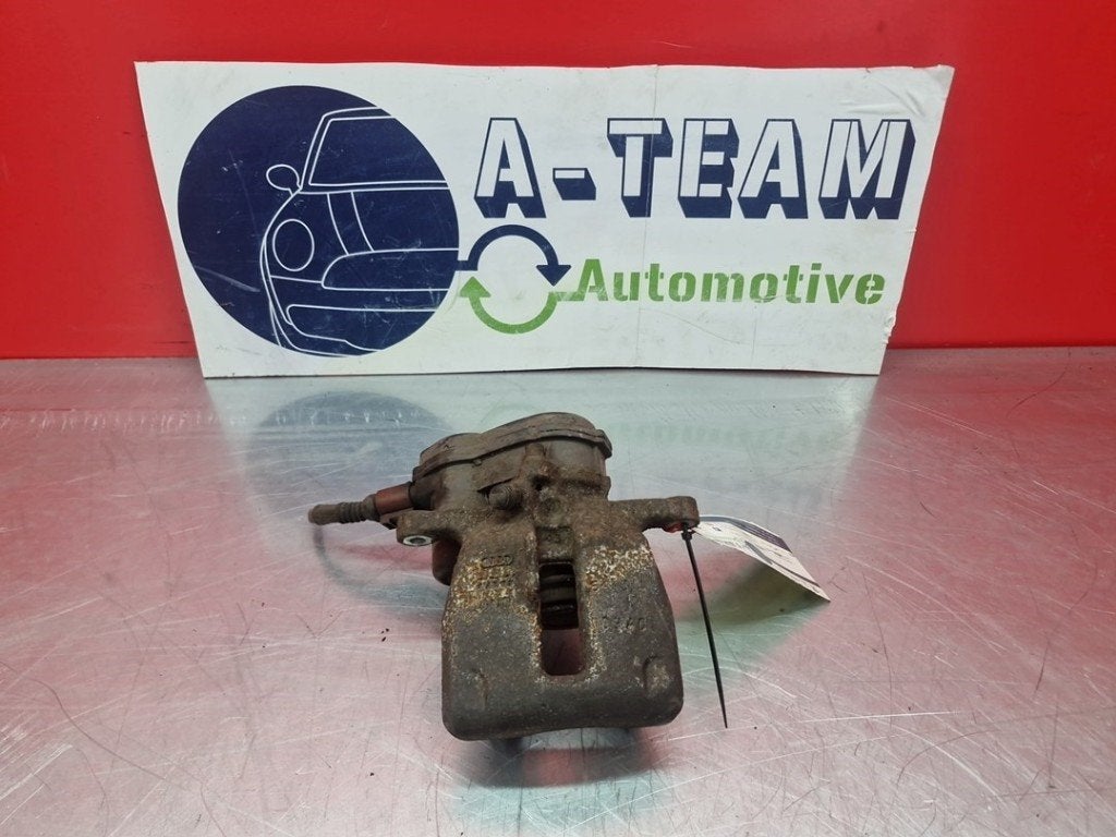 ETRIER DE FREIN ARRIÈRE DROIT A4 Avant (B8) (|8K0615404B|), Auto-Union-Straße  1,
85057  Ingolstadt, DE, Info@audi.de, Audi, Utilisé