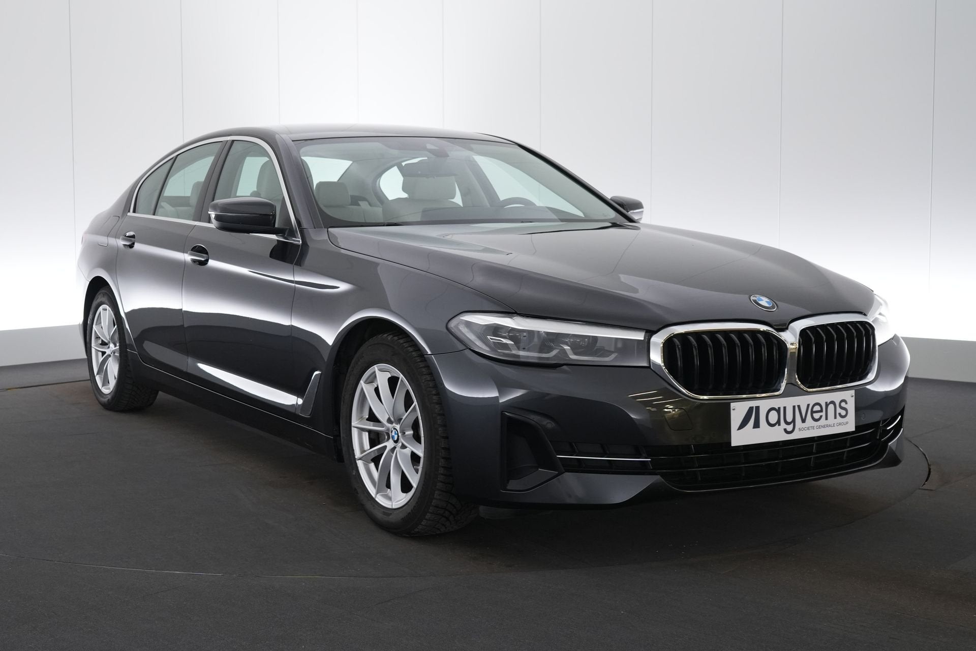 (2BLS138) BMW 5, 100 kW, Argent ou Gris, Entreprise, Carnet d'entretien