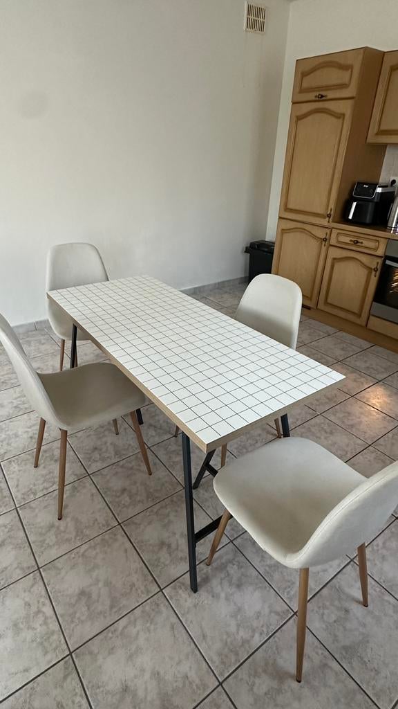 4 stoelen en een tafel, Huis en Inrichting, Ophalen, Zo goed als nieuw