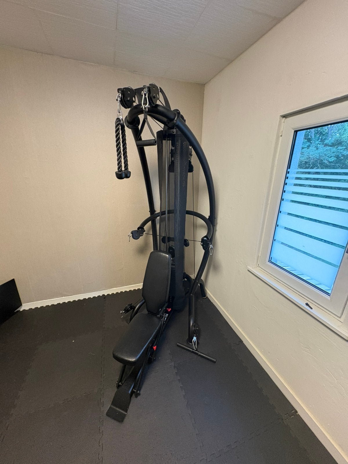 Inspire M1 Multi-Gym – Zwart – 75 kg Gewichtstapel, Sport en Fitness, Ophalen, Zo goed als nieuw, Armen
