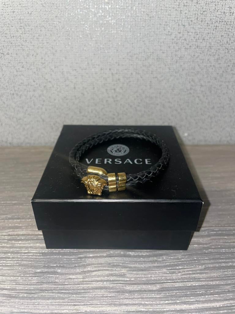 Originele Versace gouden Medusa Leren Armband | np €300,-, Bijoux, Sacs & Beauté, Bracelets, Enlèvement ou Envoi, Comme neuf, Noir