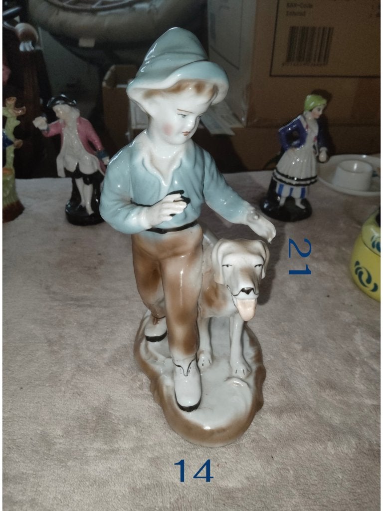 Ancienne figurine porcelaine garçonnet et son chien, Antiquités & Art, Enlèvement ou Envoi