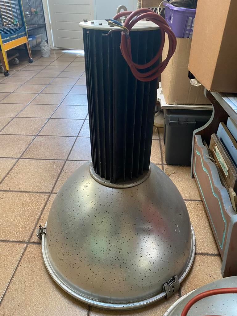 Industriele lampen aeg uit oude fabriek 2 x, Ophalen, Huis en Inrichting