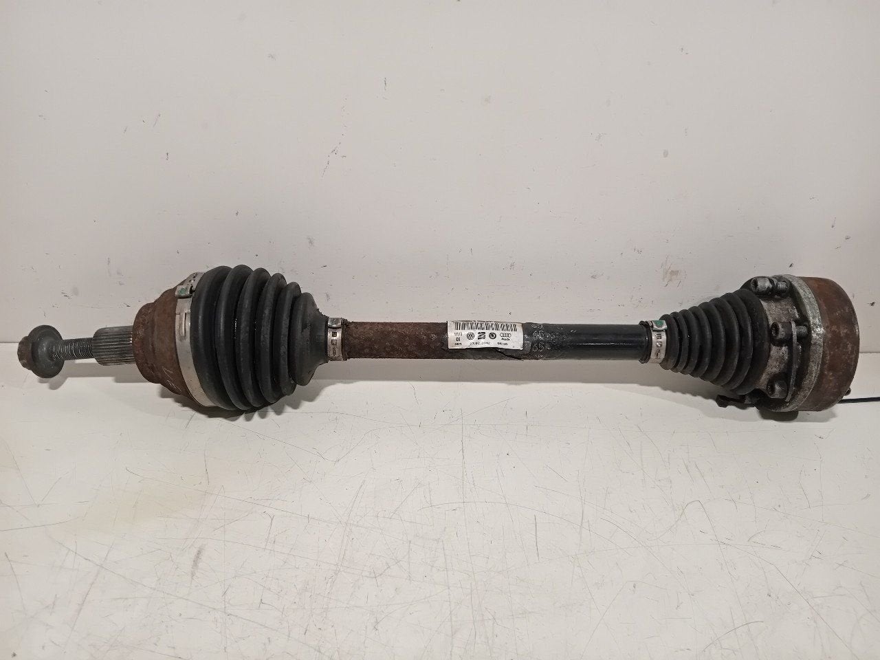 Aandrijfas links voor Volkswagen Passat, Onderdelen@venauto.nl, Van der Ven Autorecycling B.V., Gebruikt, Ettenseweg 76, 4706 PB Roosendaal, The Netherlands