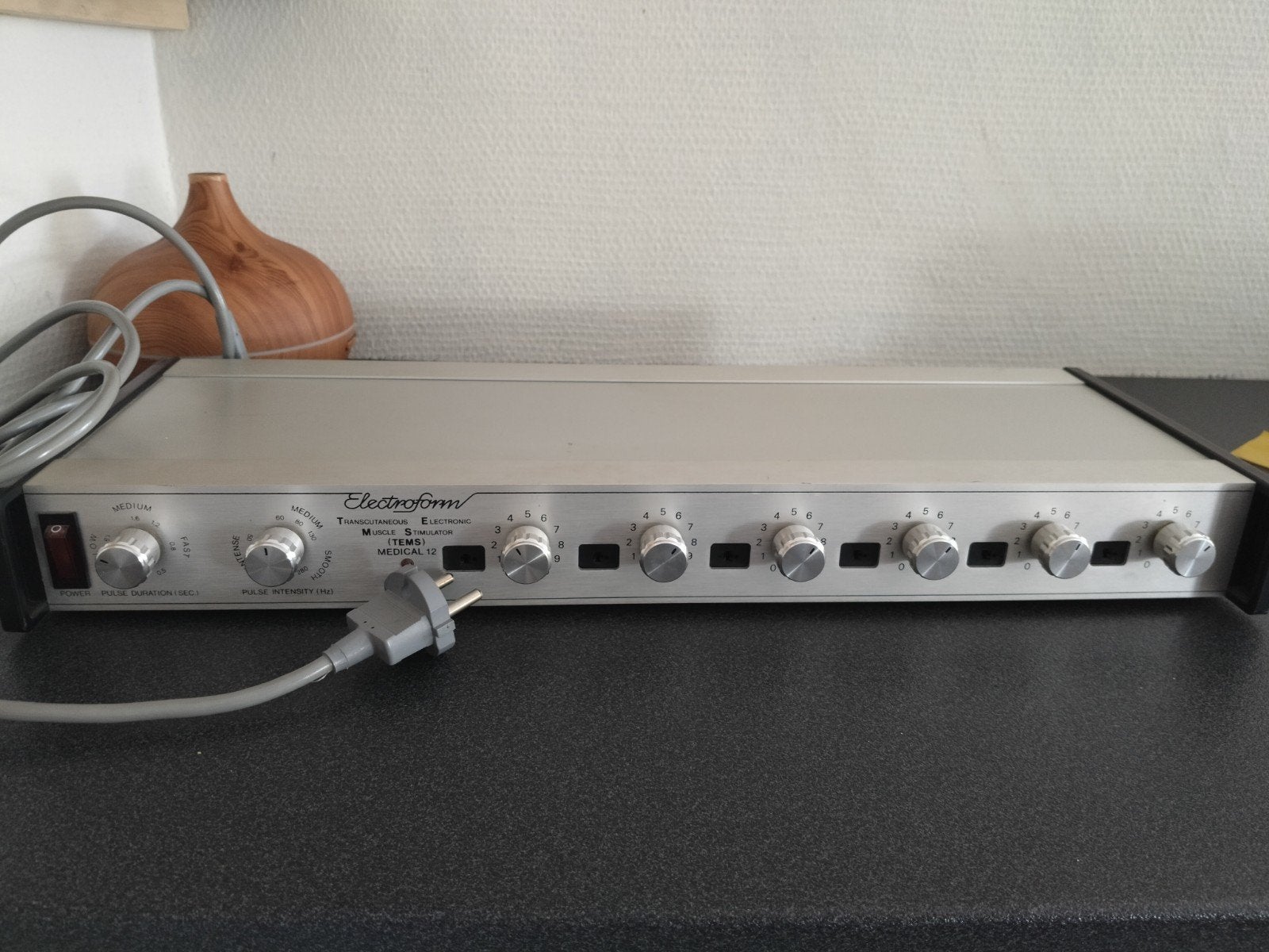 Electroform Medical 12 TENS / Elektronische Spierstimulator, Enlèvement ou Envoi, Comme neuf