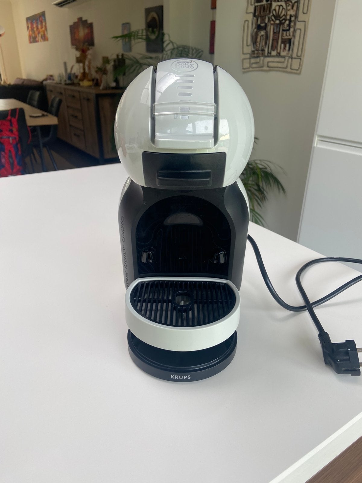 Nescafé Dolce Gusto Mini Me, Réservoir d'eau amovible, Dosettes et capsules de café, 1 tasse, Utilisé