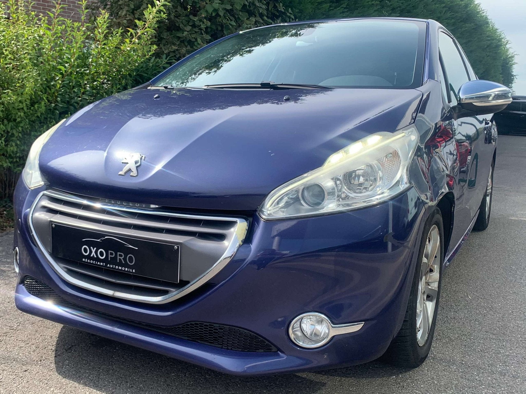 Peugeot 208 1.6i ESSENCE 120CV / ALLURE / GPS / CUIR / CLIM, Autos, Peugeot, Euro 5, Achat, Entreprise, Boîte manuelle