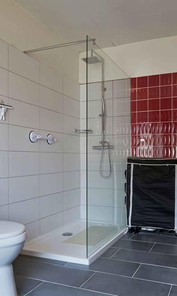 Nieuw douchescherm, Huis en Inrichting, Badkamer | Complete badkamers, Zo goed als nieuw, Ophalen
