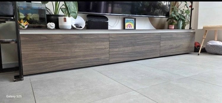 Tv kast, Enlèvement, Utilisé