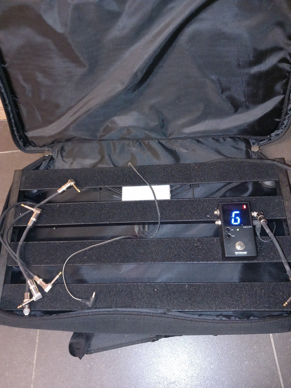Pedalboard avec alim et accordeur, Muziek en Instrumenten, Effecten, Ophalen