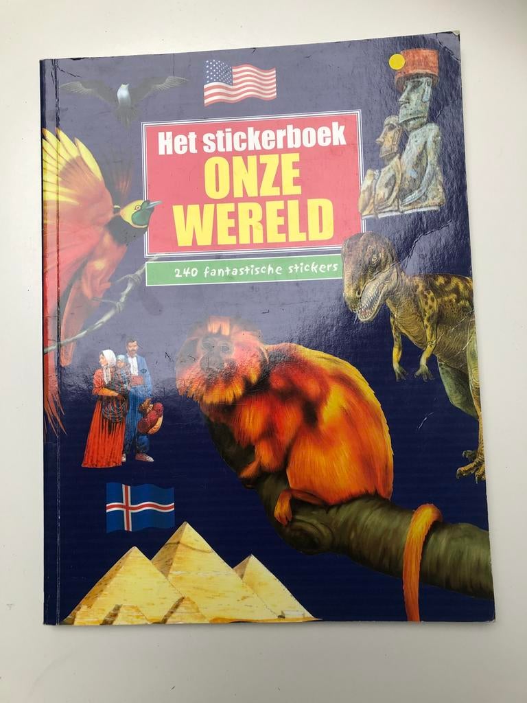 Het stickerboek: onze wereld, Boeken, Prentenboeken en Plaatjesalbums, Ophalen of Verzenden, Zo goed als nieuw, Prentenboek