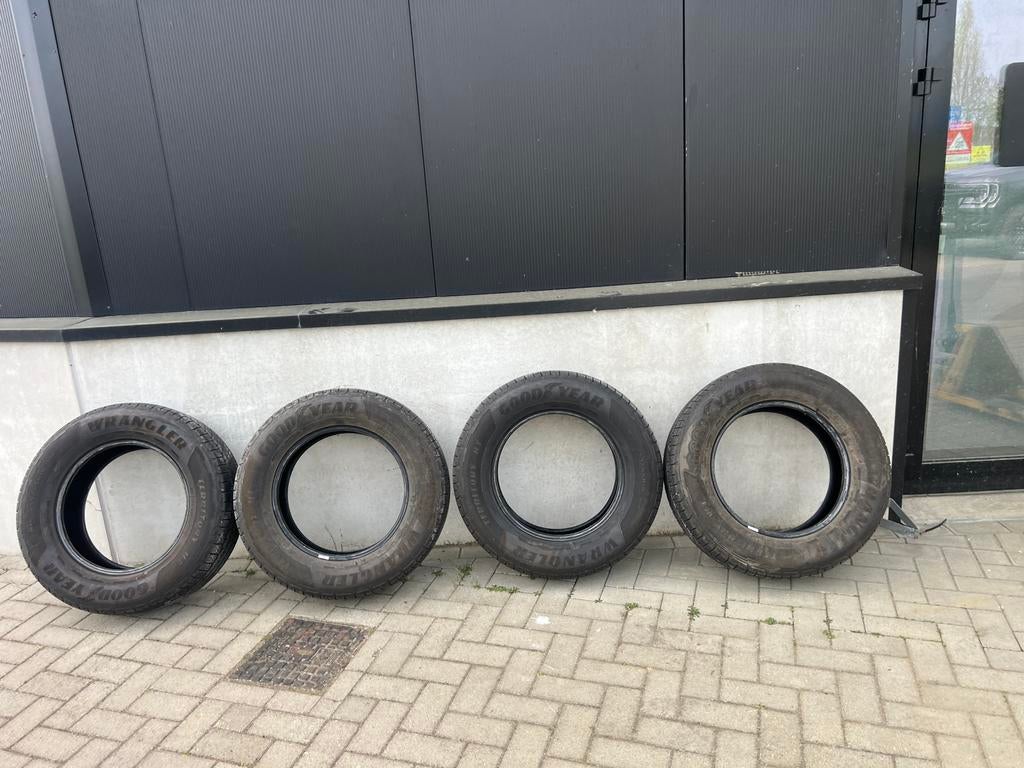 Banden ford ranger 18”, Auto-onderdelen, Ophalen, 18 inch, Gebruikt, 255 mm