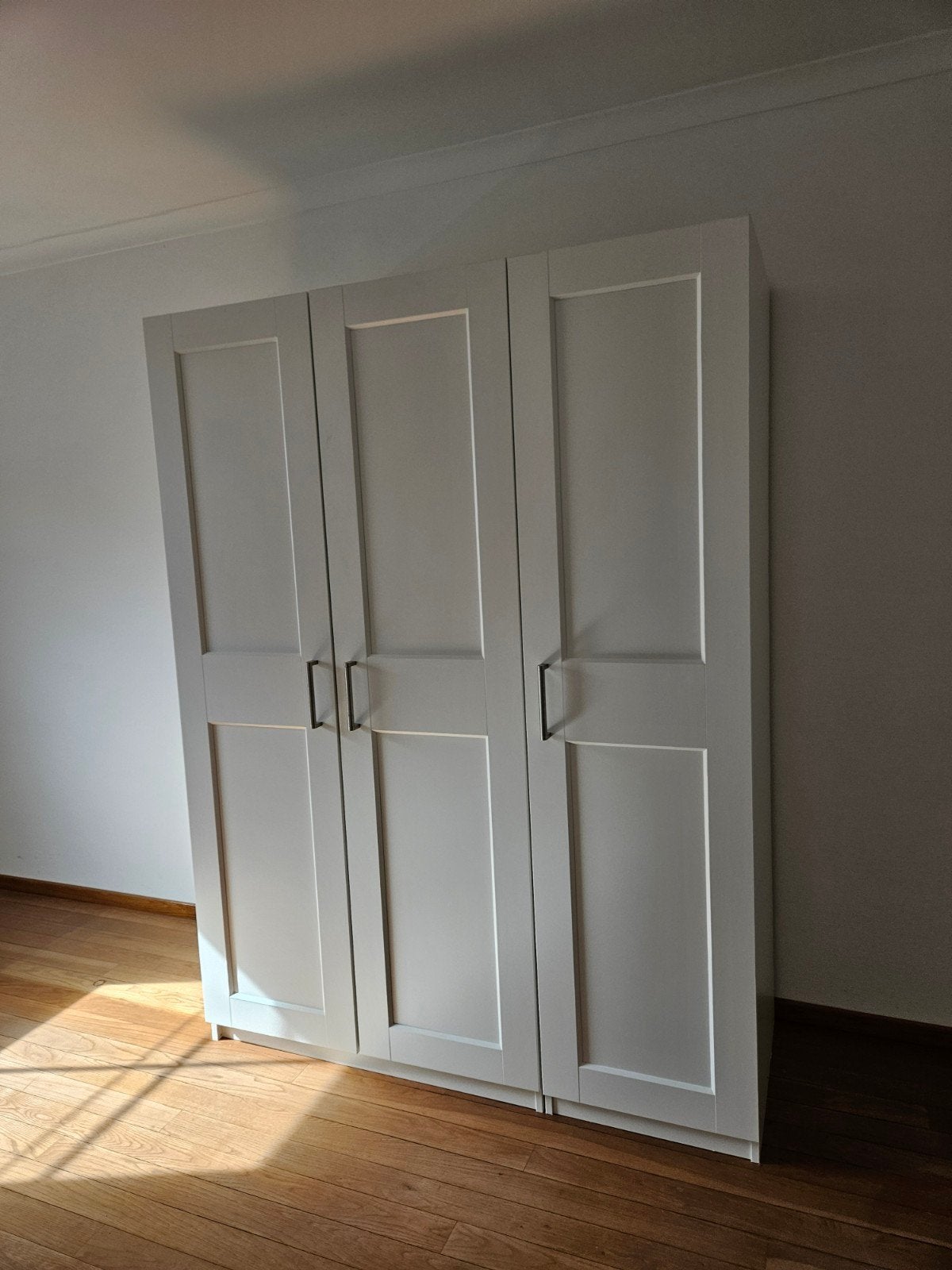 Mooie IKEA PAX kledingkast met 3 witte GRIMO deuren, Huis en Inrichting, Ophalen, Gebruikt