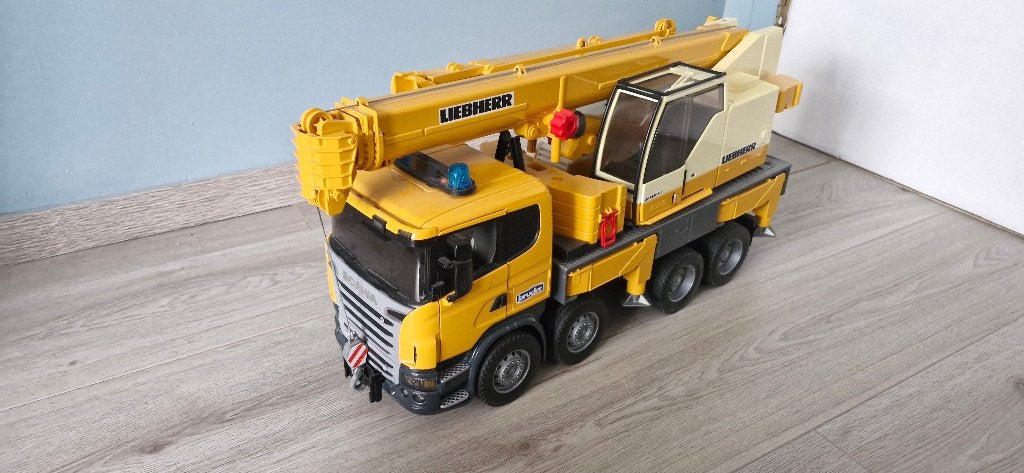 Bruder 3571 Vrachtwagen Scania 560R Liebherr kraan met truck, Ophalen, Nieuw