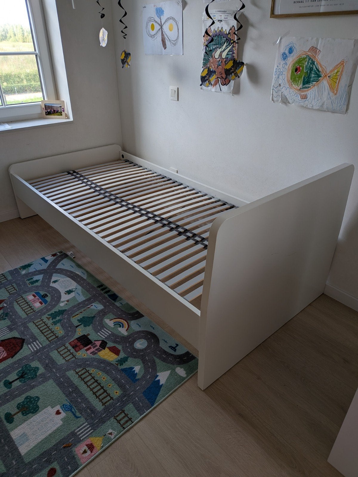 Wit eenpersoonsbed 90x200 inclusief lattenbodem., Kinderen en Baby's, Ophalen, Zo goed als nieuw, Jongetje of Meisje
