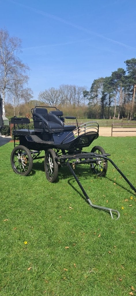 Recreatiekoets van het merk Kutzmann, Animaux & Accessoires, Voitures & Carrosses, Comme neuf, Calèche marathon, Cheval ou Poney