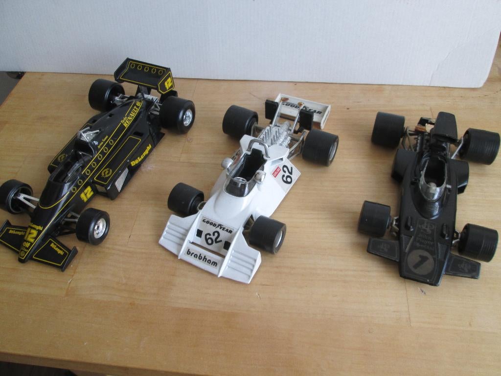 3 x Formel 1 1:24/25 Brabham + 2 Lotus Polistil, Politoys+ B, Hobby en Vrije tijd, Modelauto's | 1:24, Gebruikt, Auto, Burago