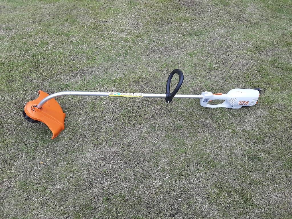 Stihl electrische grastrimmer, Ophalen, Stihl, Zo goed als nieuw, Minder dan 10 cm