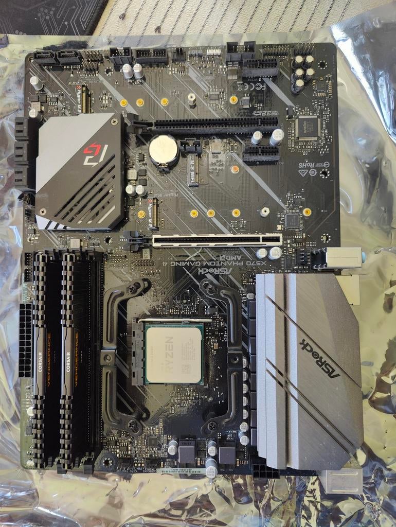 Composants PC Gaming Ryzen 5 5600X + RTX 2070 OC, Comme neuf, AMD, DDR4