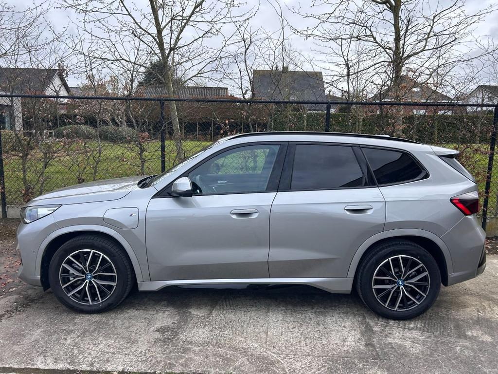 BMW X1 X1 xDrive 30e Msport (bj 2024, automaat), Auto's, Lichtsensor, Alcantara, 18 g/km, Bedrijf