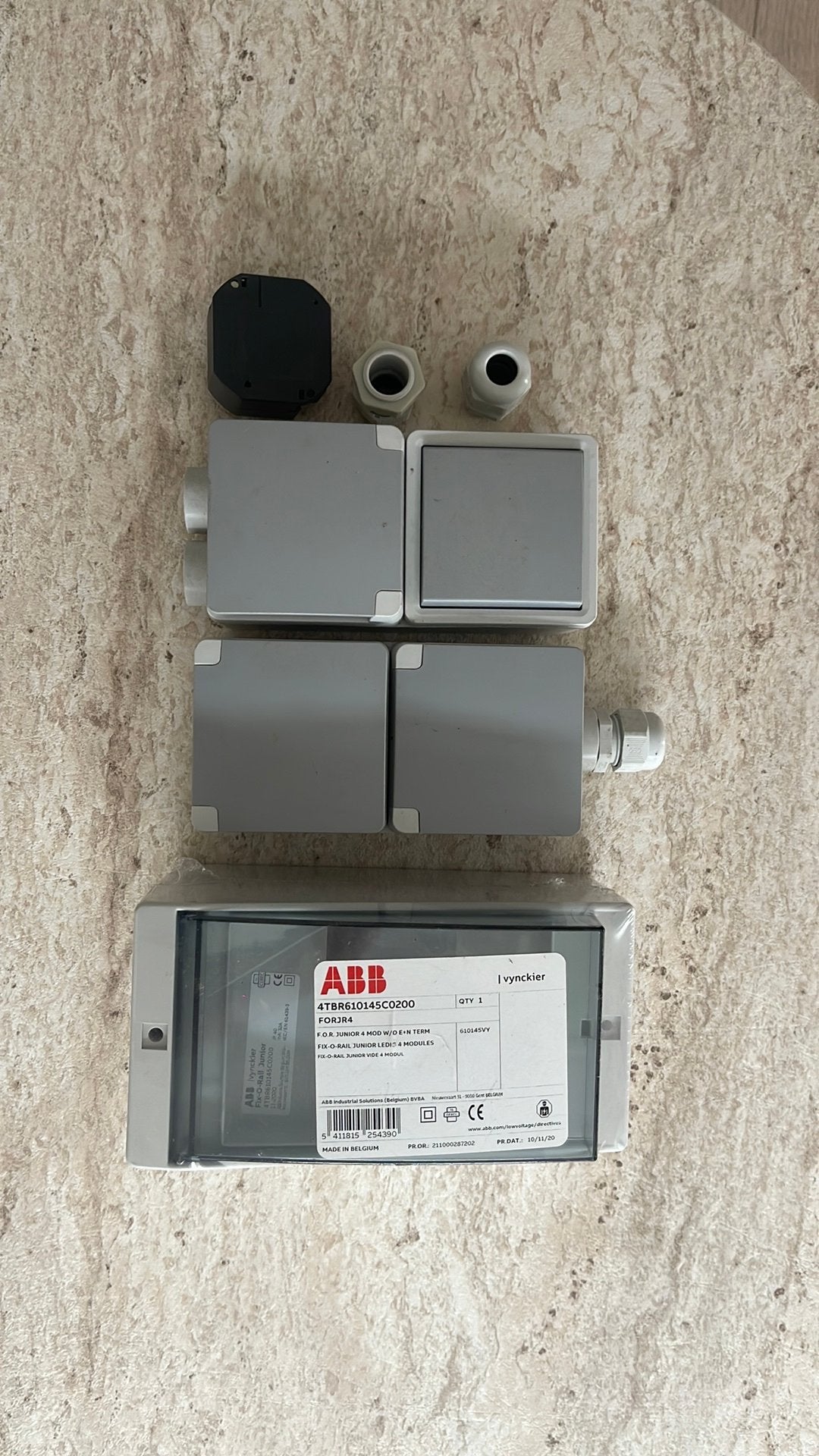ABB elektrische schakelaars & installatiedozen – set, Doe-het-zelf en Bouw, Ophalen, Zo goed als nieuw
