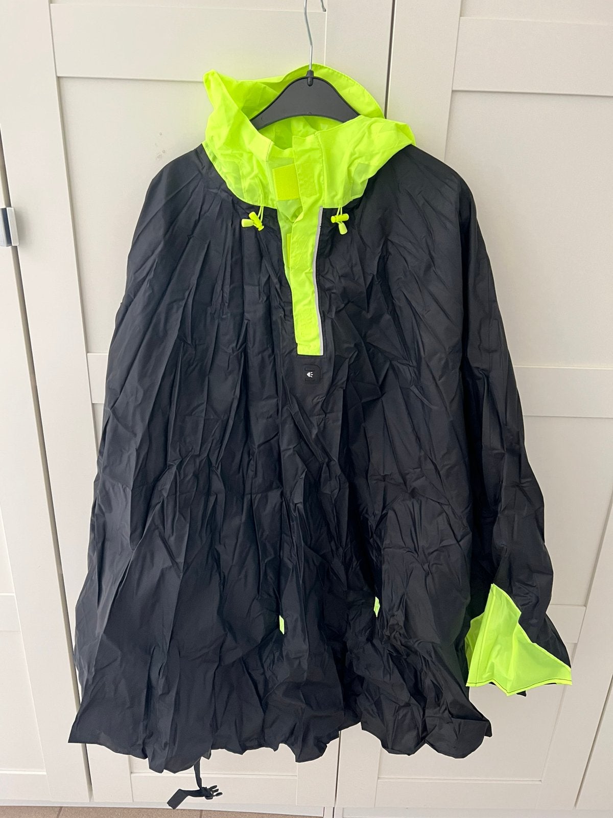 NIEUW Btwin ELOPS 500 fietsponcho, Fietsen en Brommers, Ophalen of Verzenden, Nieuw, S, Bovenkleding