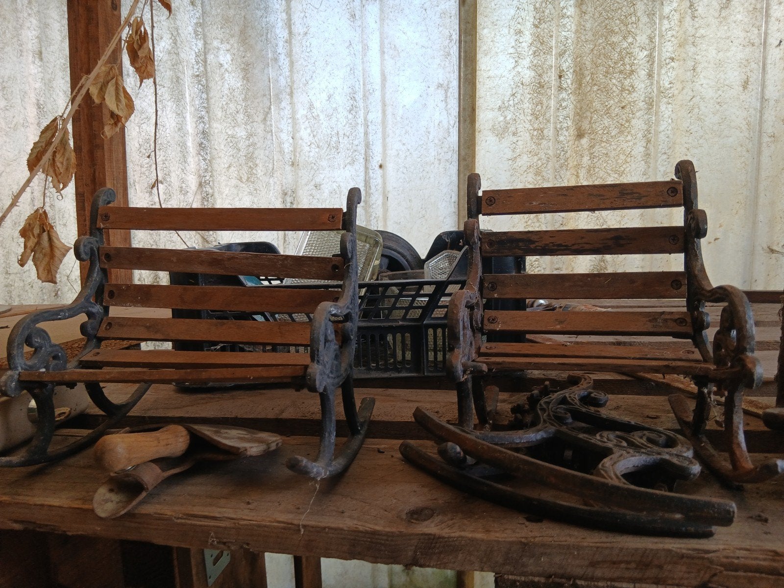 Lot de bancs pour poupées et pieds séparés., Enlèvement, Utilisé, Décoration