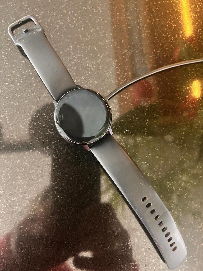 Samsung galaxy watch Active 2 met adaptor, Bijoux, Sacs & Beauté, Montres connectées, Comme neuf, Android, GPS, Étanche, Enlèvement ou Envoi