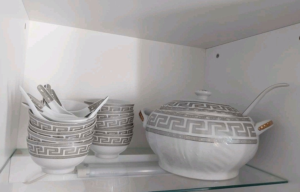 Set de soupière + louche + bols + cuillères blanc gris, Maison & Meubles, Enlèvement