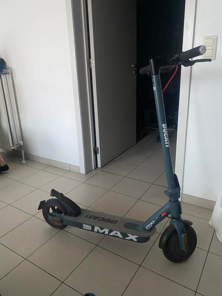 Electrische step Ducati, Ophalen, Zo goed als nieuw