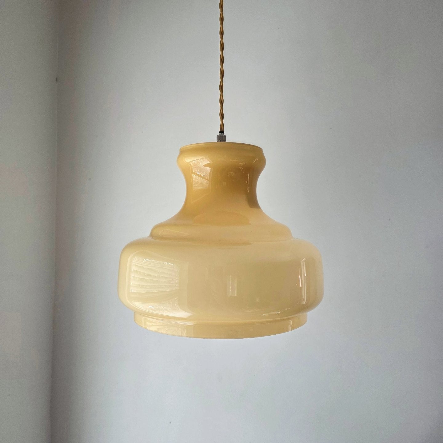 Lampe suspendue vintage en verre opalin., Enlèvement ou Envoi