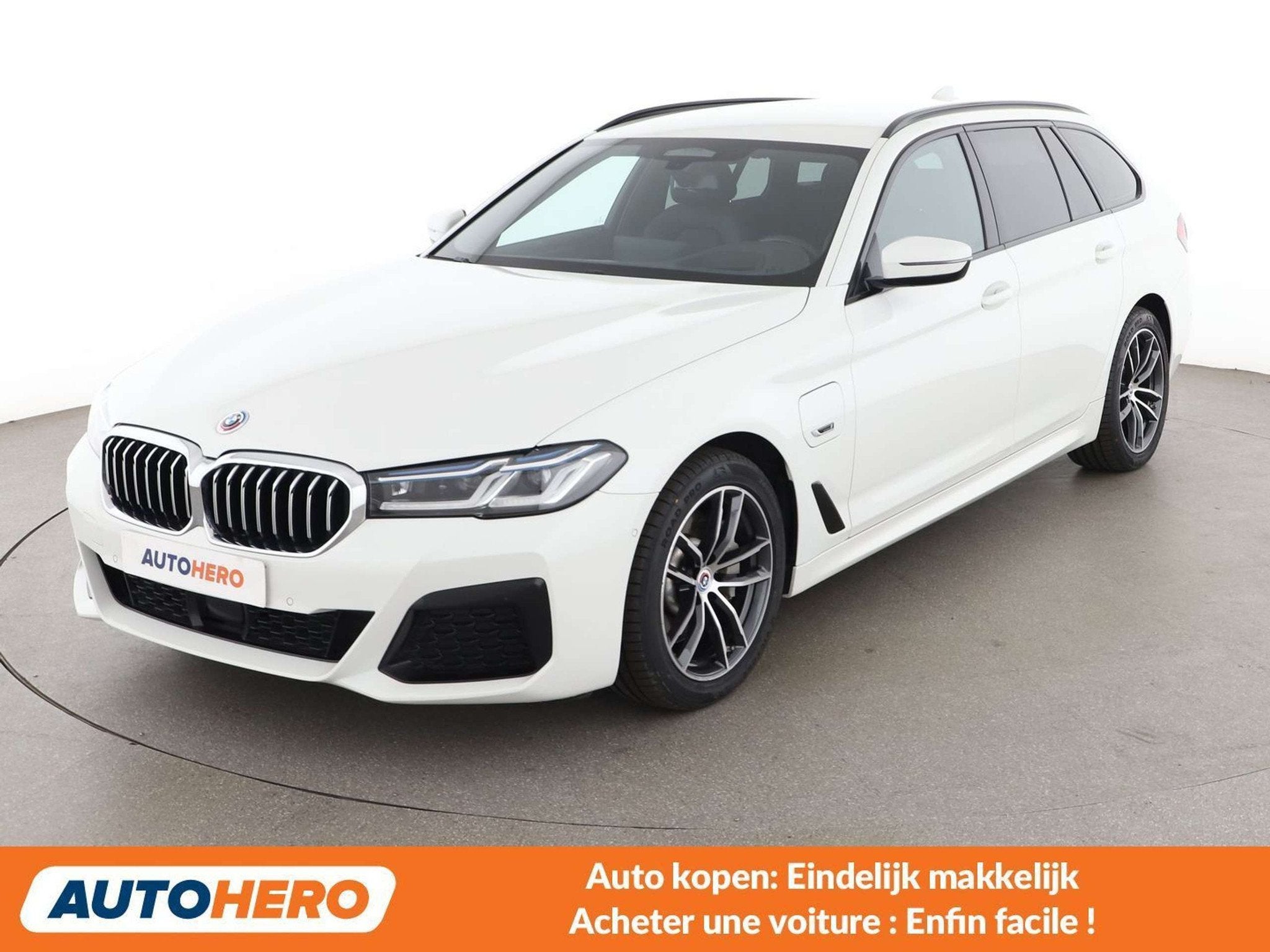 BMW 5 Serie 530 530e M Sport (bj 2022, automaat), Achterwielaandrijving, Wit, Leder, Elektrisch