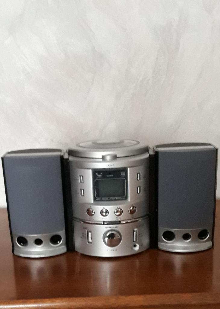 Mini CD Audio Systeem met Radio en klok en 2 mini boxen, Enlèvement, Comme neuf, Radio, Avec lecteur de CD