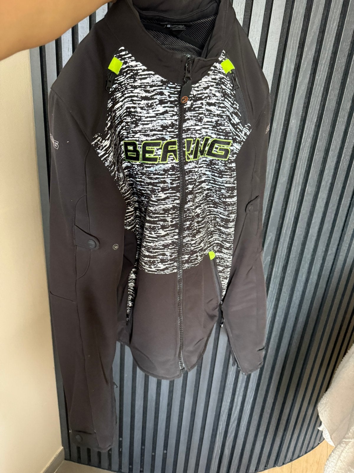Bering motorjas, Motoren, Ophalen