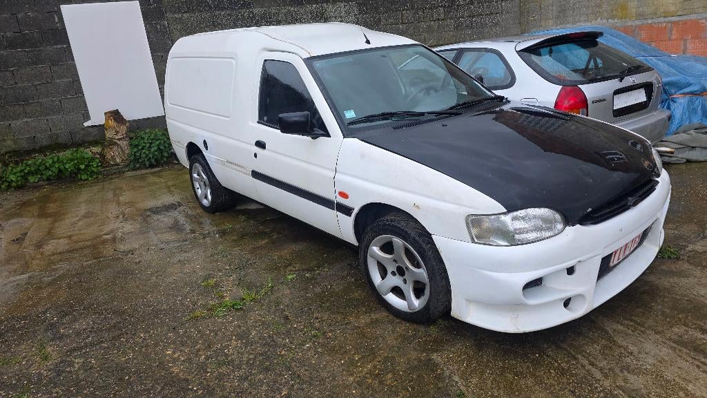 Projet de finition du cargo léger Ford Escort, Autos, Achat, 2 places, Boîte manuelle, Particulier