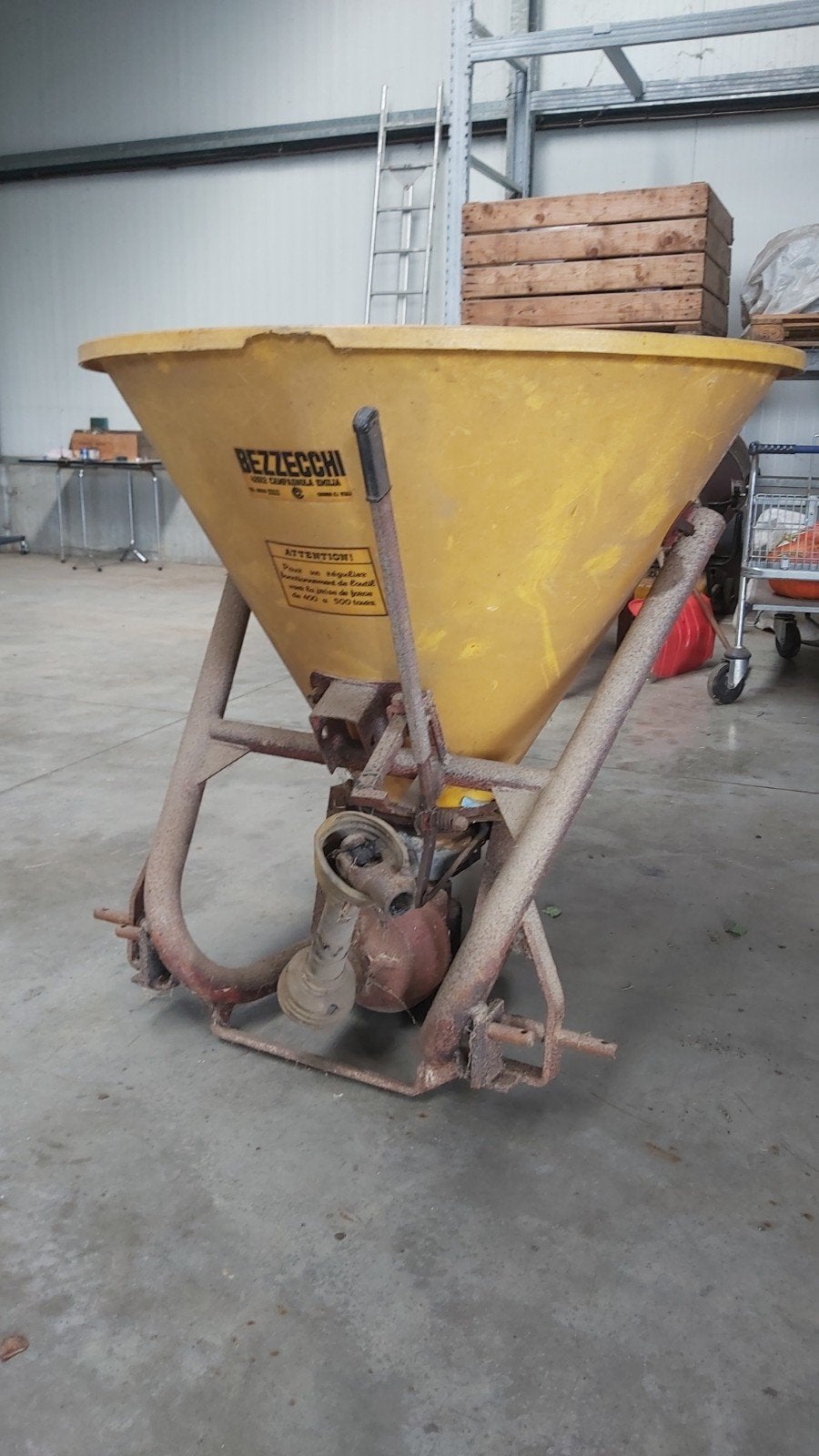 kunstmeststrooier 400L, Ophalen