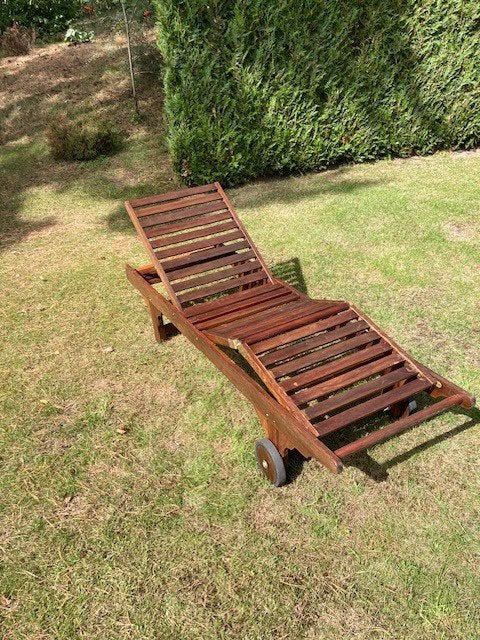 teakhouten ligbed inclusief rood kussen, Tuin en Terras, Ophalen, Zo goed als nieuw, Teakhout, Verstelbaar