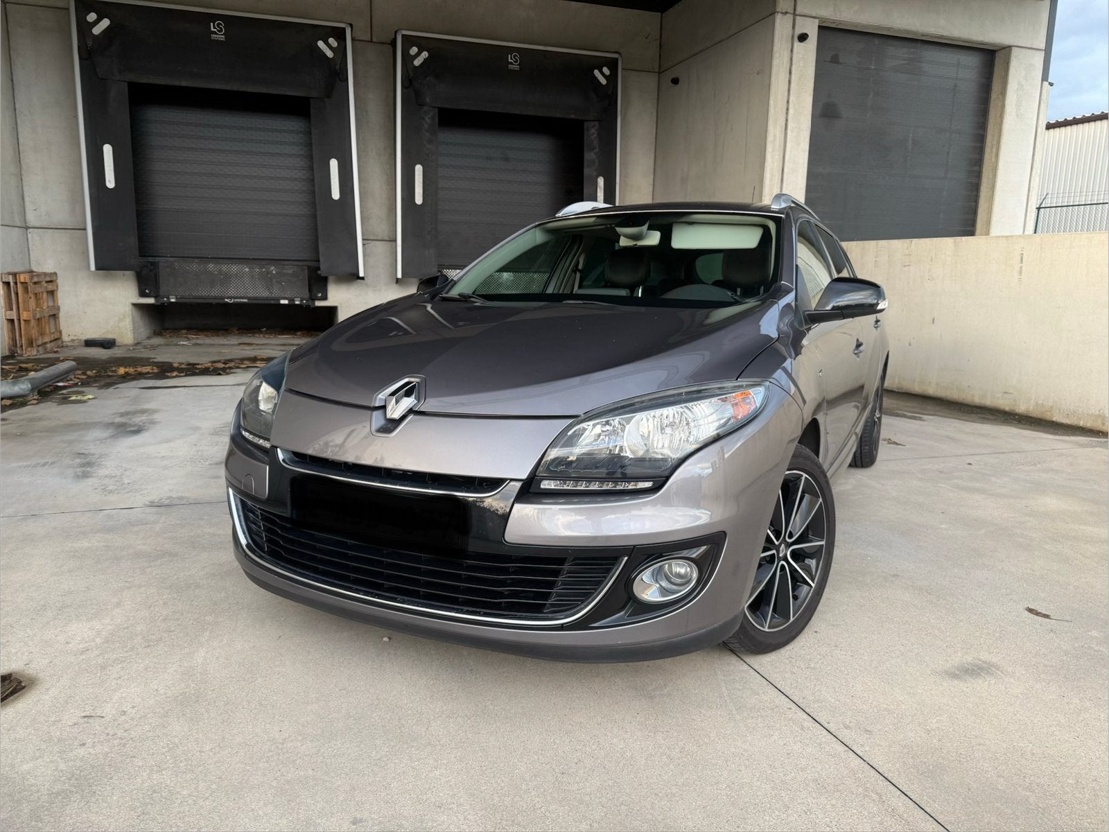 Renault Mégane Bose Edition Break, Autos, Achat, Boîte manuelle, Entretenue par le concessionnaire, Noir