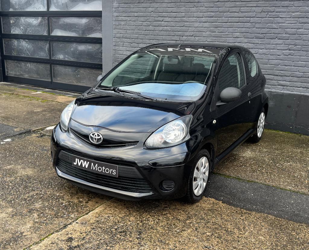 Toyota Aygo 1.0i * 93dKM * Garantie, Voorwielaandrijving, Stof, 50 kW, Zwart
