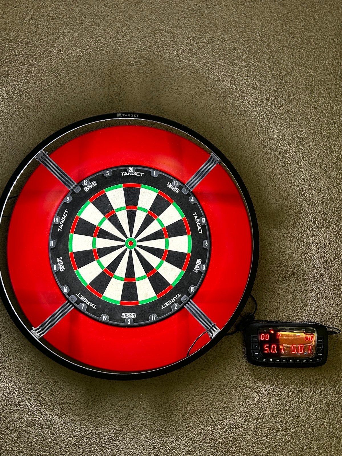 Dartbord met toebehoren, Ophalen, Zo goed als nieuw, Dartbord