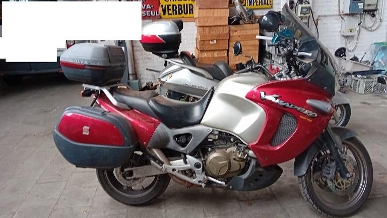 verkoop van een lot onderdelen voor honda varadero xl1000v, Motoren, Onderdelen | Honda, Gebruikt, Ophalen