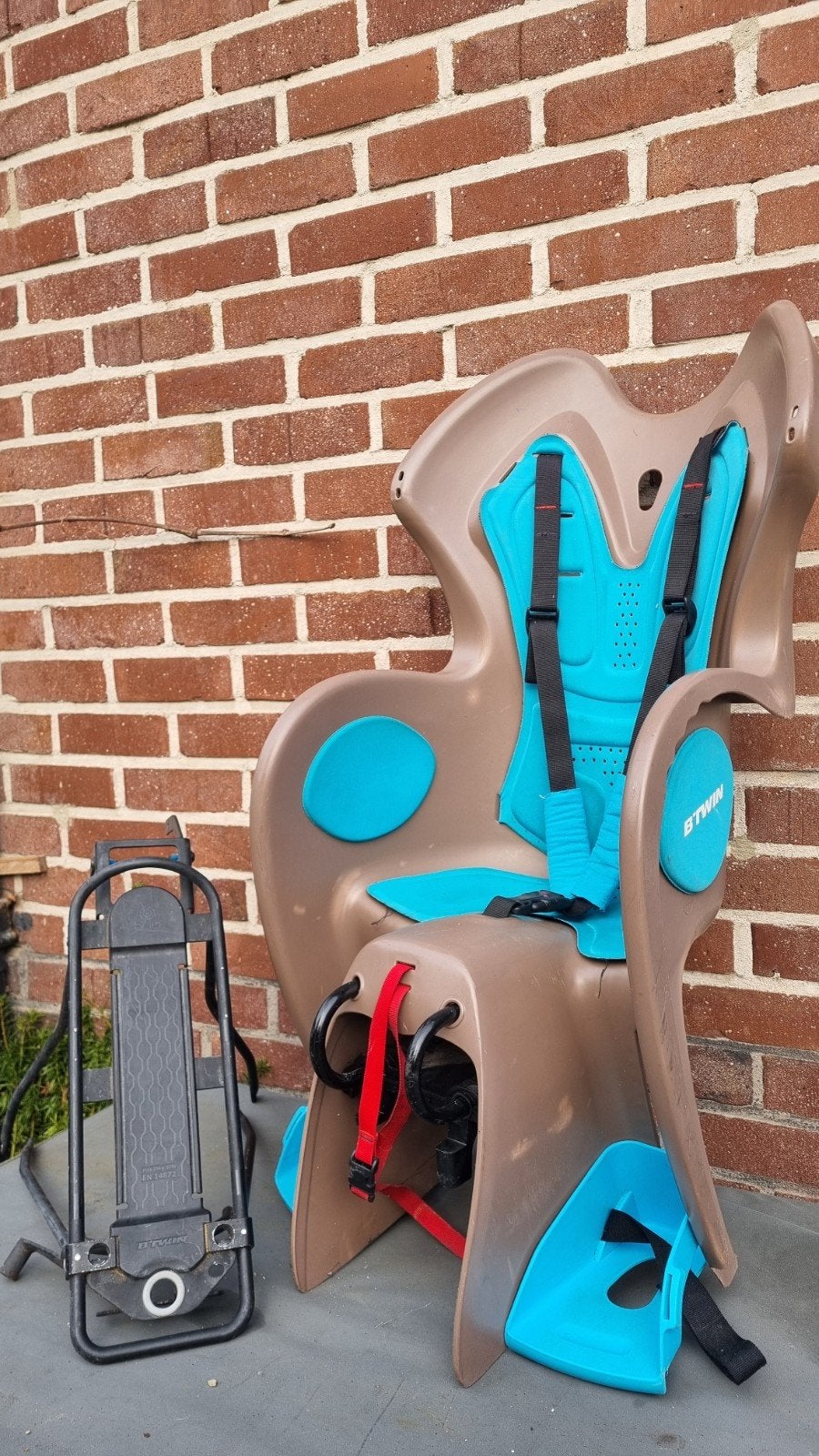 B’Twin kinderfietsstoel met bagagedrager, Fietsen en Brommers, Fietsaccessoires | Fietsstoeltjes, Ophalen, Gebruikt, Achterzitje