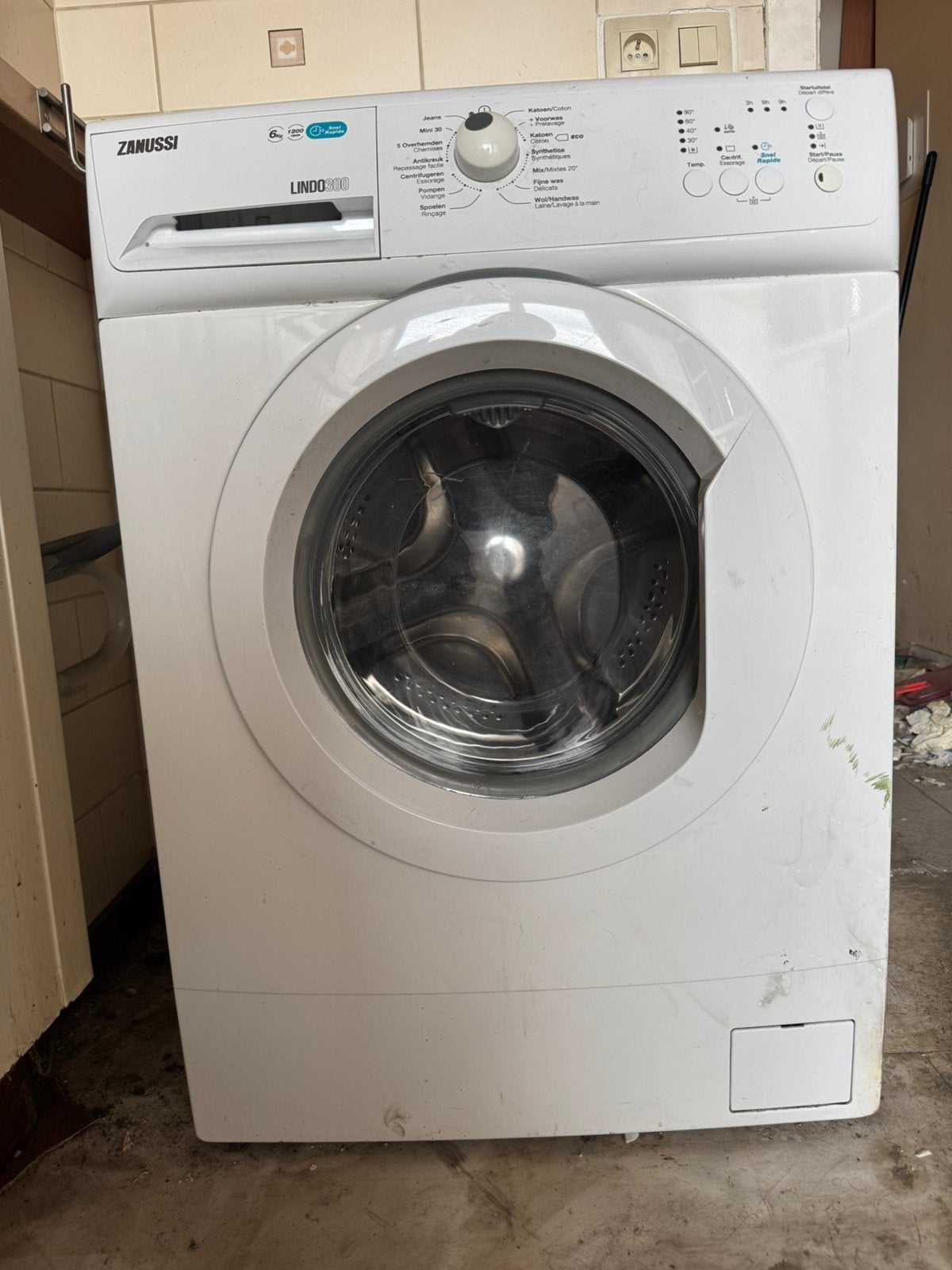 Lave-linge Zanussi Lindo 300, Electroménager, Lave-linge, 1200 à 1600 tours, 6 à 8 kg, 85 à 90 cm, Enlèvement