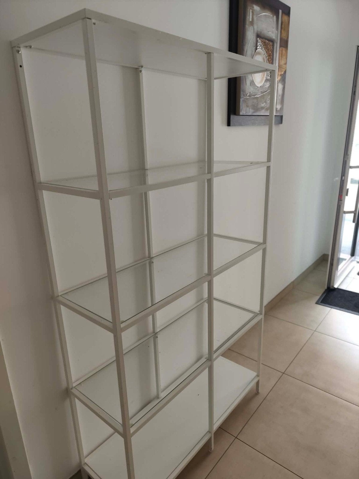 Étagère IKEA, Enlèvement