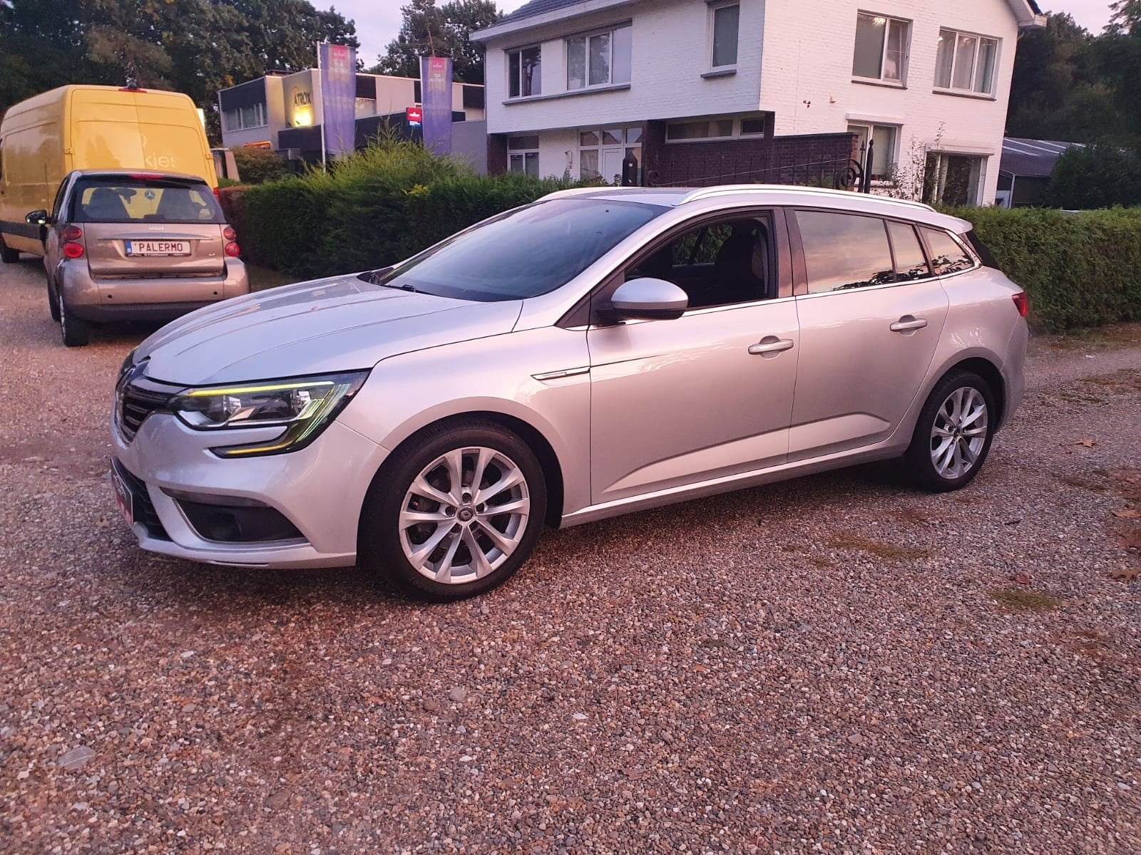 Renault Megane Break 1.2 Benzine  2016, Voorwielaandrijving, Euro 5, Stof, Zwart