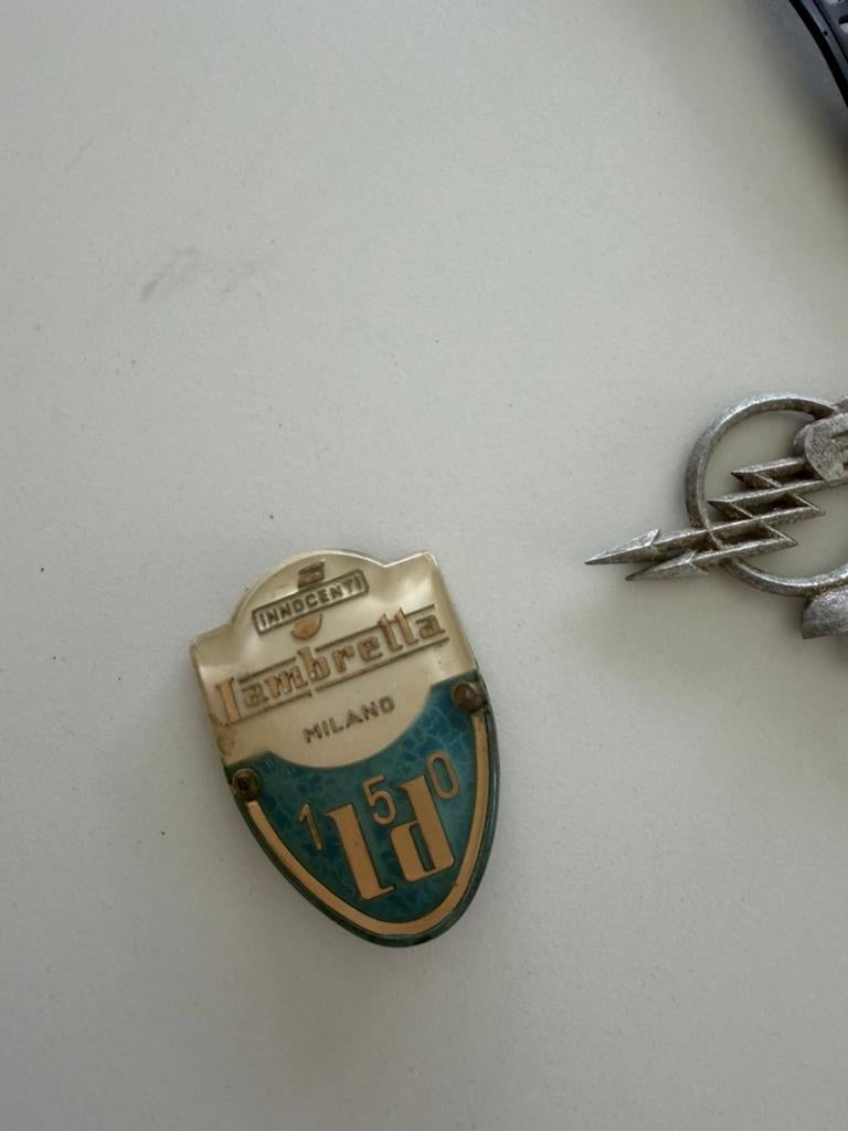 Badge « LD150 » en plastique avant Lambretta, Enlèvement, Comme neuf